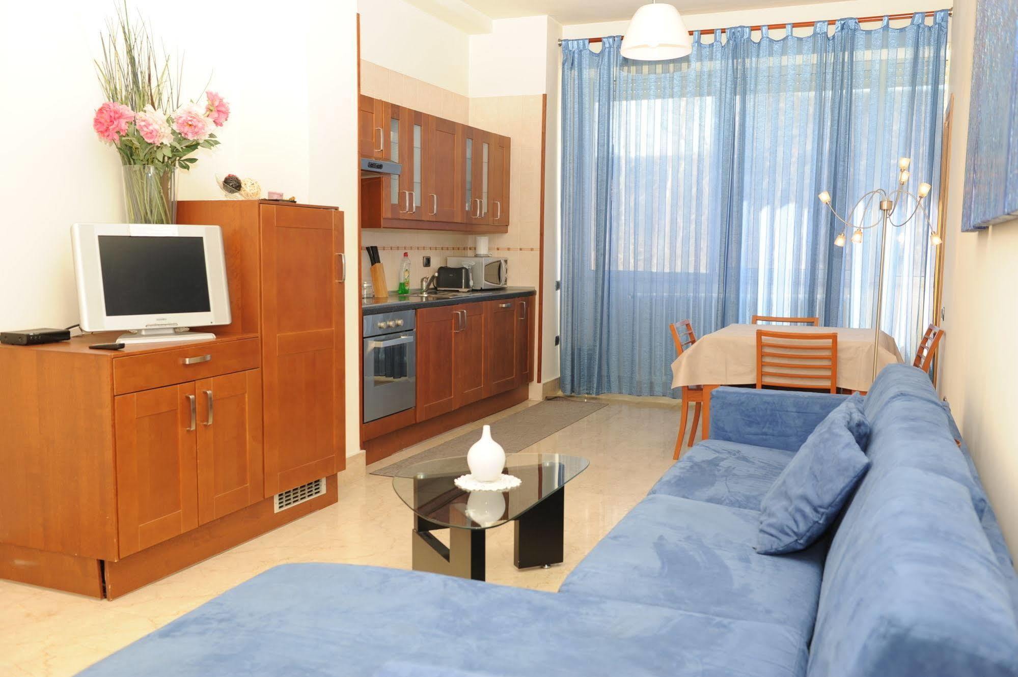 רומא Lux Appartamenti מראה חיצוני תמונה